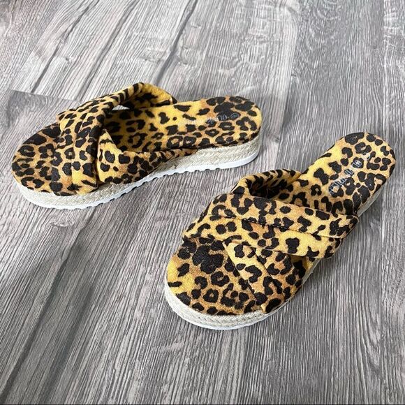 Olivia Miller River Flatform Wedge Chunky Leopard Animal Print Slide Sandals - Picture 4 of 10